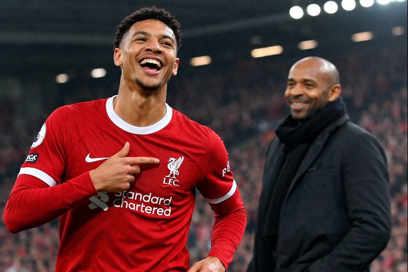 Hugo Ekitike merayakan gol untuk Liverpool, membuat legenda Arsenal Thierry Henry terkesan