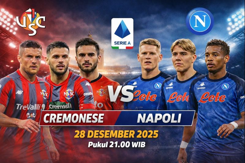 ertandingan Cremonese vs Napoli Serie A 28 Desember 2025, menampilkan pemain kedua tim di stadion dengan jadwal kick-off pukul 21.00 WIB dan logo Serie A.