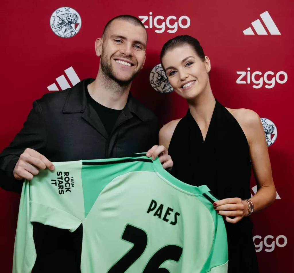 Maarten Paes Bergabung dengan Ajax